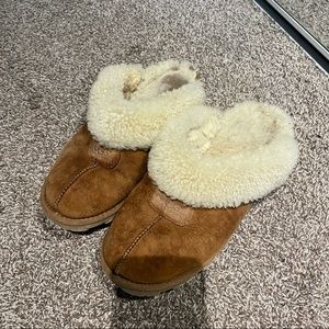 UGG SLIPPERS